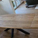 Esstisch in Bootsform und zusätzlichen Ansteckplatten