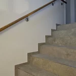 Rundstab Handlauf aus Eiche auf Edelstahlstützen