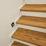 Sockelleisten um Stufe und Stoßtritt gefertigt