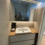 Waschtisch Unterschrank und Spiegelschrank mit integrierter LED Beleuchtung